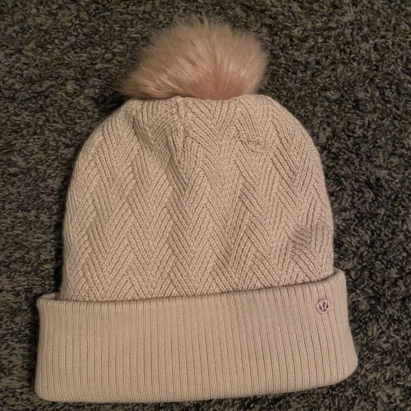 Lululemon Sherpa Weave Pom Beanie - Picture 3 of 4